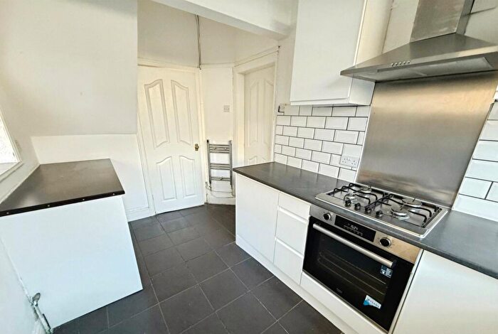 5 Bedroom Semi-Detached House To Rent In Ashdale Road, Liverpool, L9