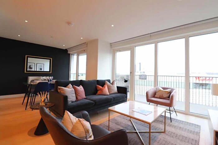 2 Bedroom Flat To Rent In Lincoln Apartments, Fountain Park Way, London, W12