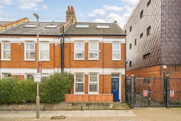 1 Bedroom Flat For Sale In Undine Street, Tooting, SW17