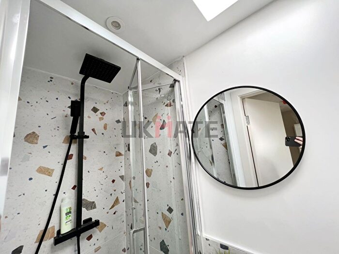 1 Bedroom Property To Rent In Clarence Villas, Hawks Road, Kingston Upon Thames, KT1