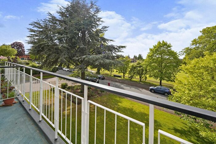 2 Bedroom Apartment To Rent In Hammond Court College Lawn, GL53