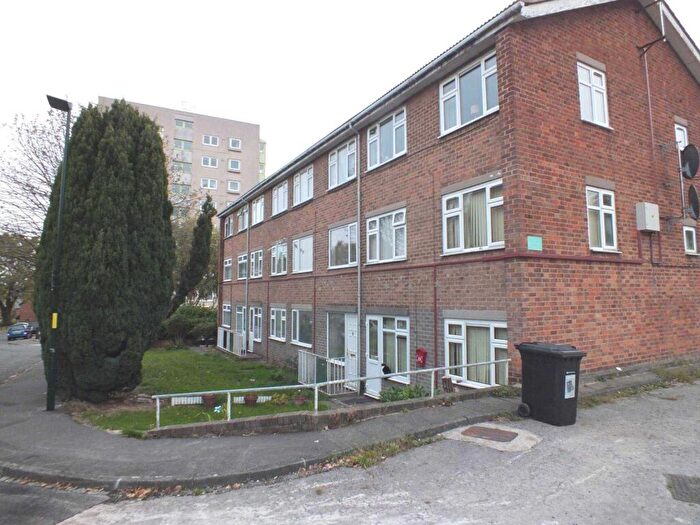 3 Bedroom Maisonette For Sale In Hayes Grove, Erdington, B24