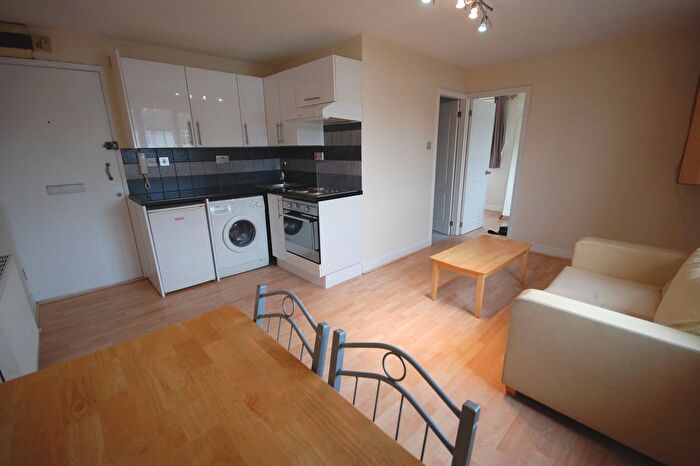 1 Bedroom Flat To Rent In Popes Lane, Ealing, W5