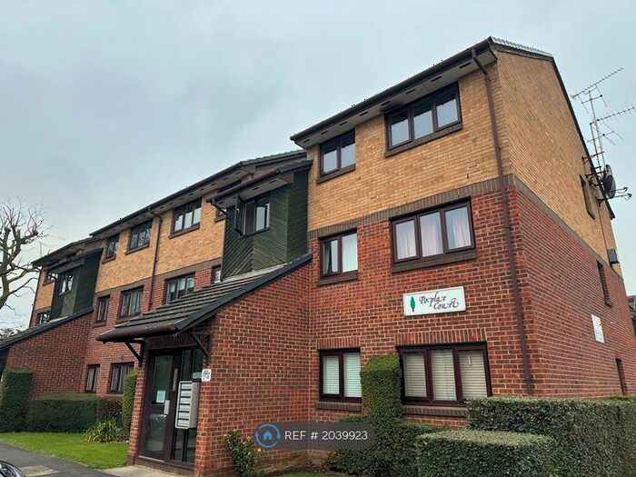 2 Bedroom Flat To Rent In Poplar Court, London, E4