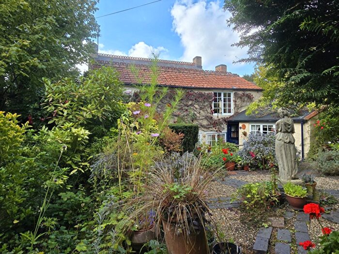 3 Bedroom Cottage For Sale In High Street, Wootton, NN4