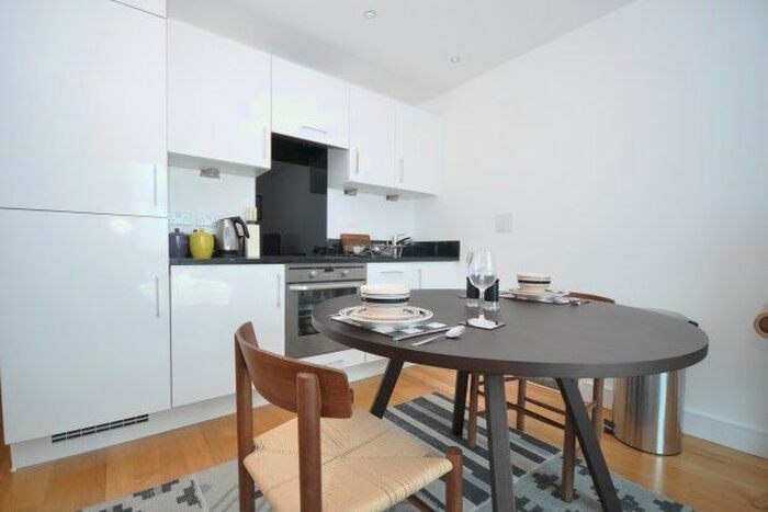 1 Bedroom Flat To Rent In Chatham Quays, Chatham ME4