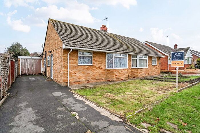 2 Bedroom Semi Detached House For Sale In Kennet Road, Wroughton, Swindon, SN4