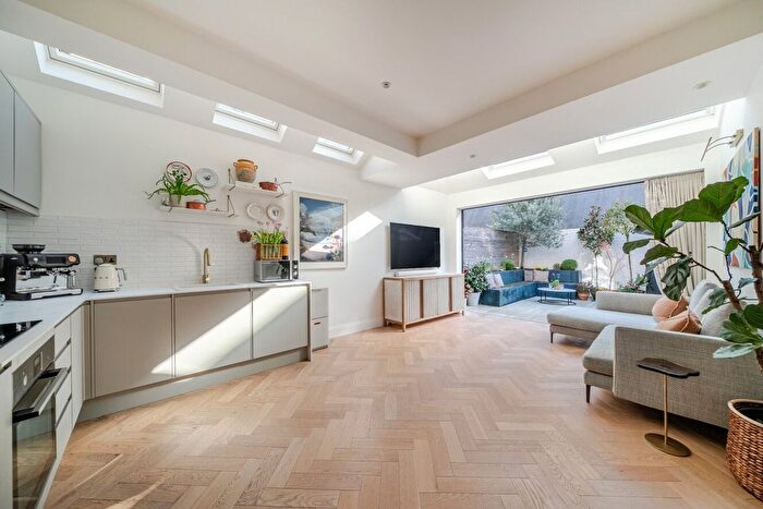 2 Bedroom Flat For Sale In Camborne Road, Southfields, London, SW18