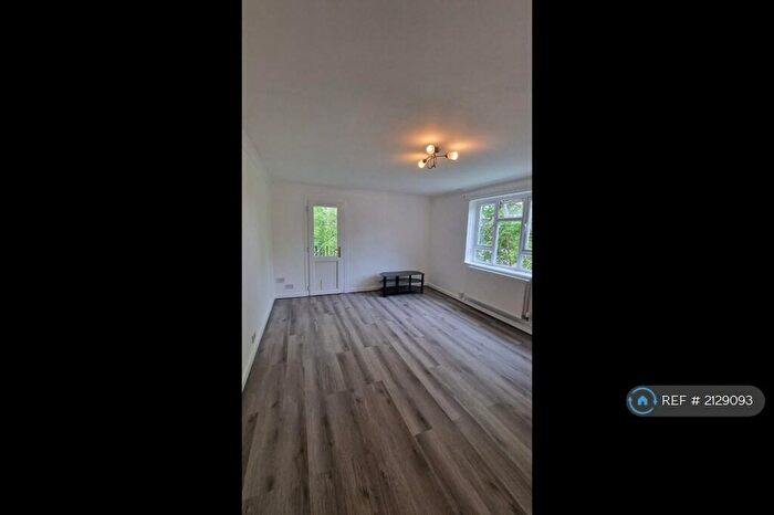 3 Bedroom Maisonette To Rent In Hunters Hill, Burghfield Common, Reading, RG7