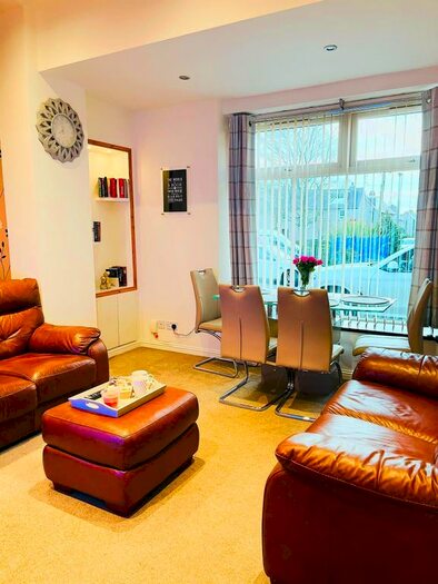 2 Bedroom Flat To Rent In Parkgrove Street, Edinburgh, EH4