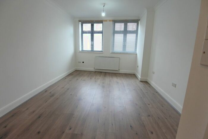 Studio To Rent In Burnley Road, London, NW10