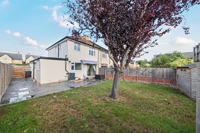 3 Bedroom Semi-Detached House For Sale In Swinbrook Road, Carterton, Oxfordshire, OX18