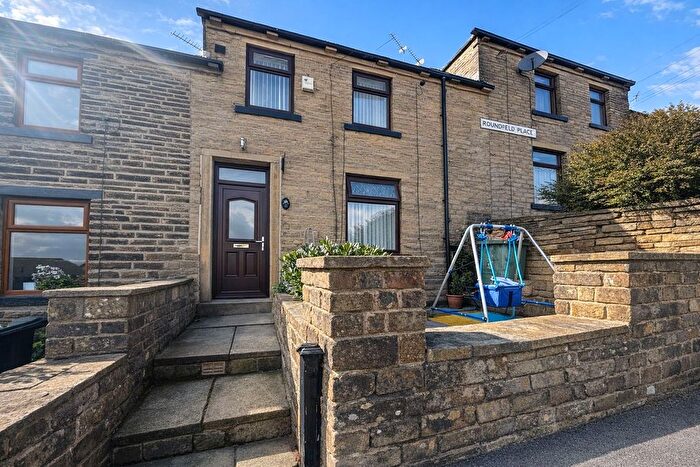 2 Bedroom Terraced House For Sale In Roundfield Place, Thornton, Bradford, BD13