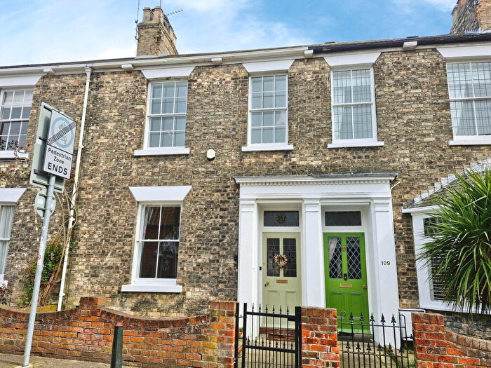 3 Bedroom Town House For Sale In Walkergate, Beverley, HU17