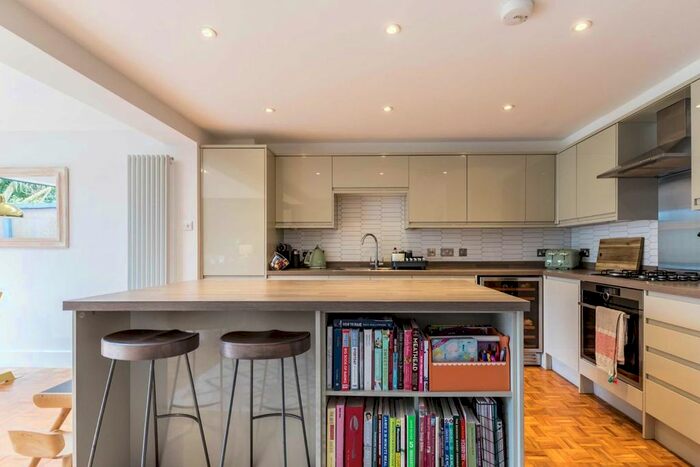 3 Bedroom Property To Rent In Gomer Place, Teddington, TW11