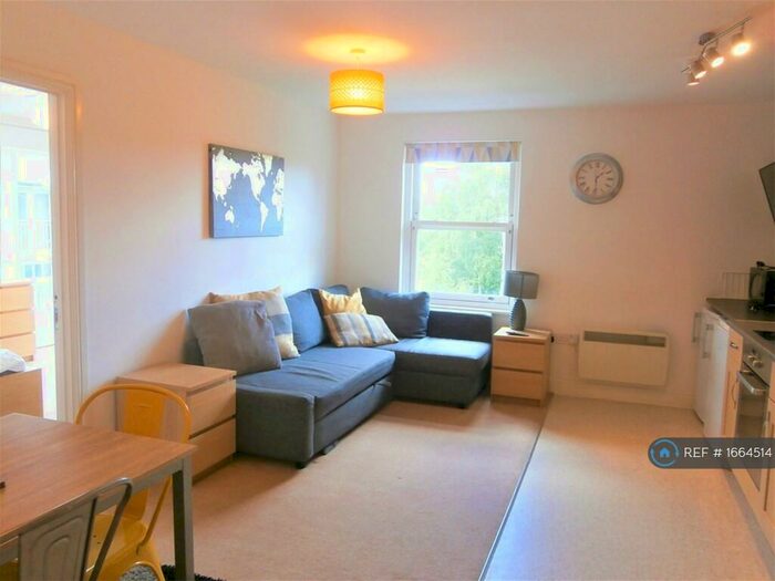 3 Bedroom Flat To Rent In Bingley Court, Canterbury, CT1