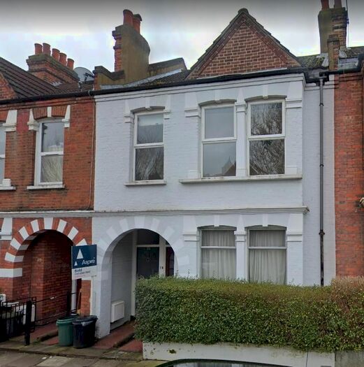 3 Bedroom Flat To Rent In Welham Road, London, SW16