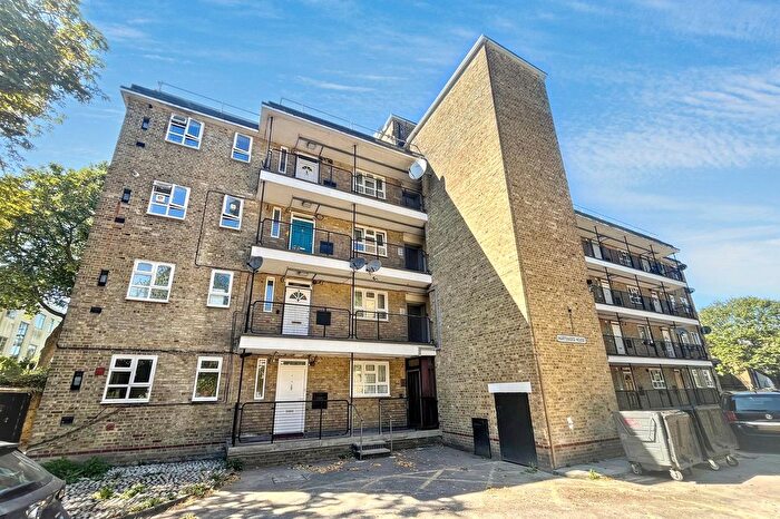 2 Bedroom Flat For Sale In Streatham Hill, London, SW2