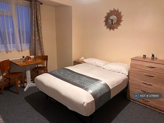 Studio To Rent In Hornsey Crouch End, London, N8