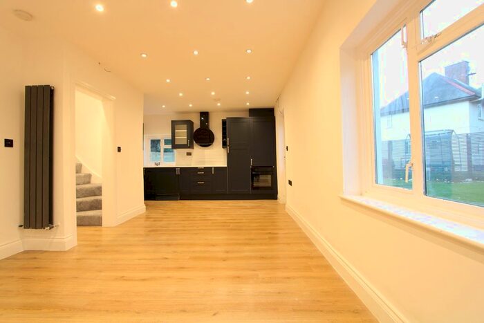 4 Bedroom Terraced House To Rent In Buckingham Avenue, Norbury, CR7