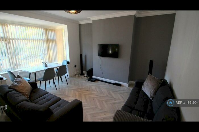 5 Bedroom Terraced House To Rent In Estcourt Avenue, Leeds, LS6