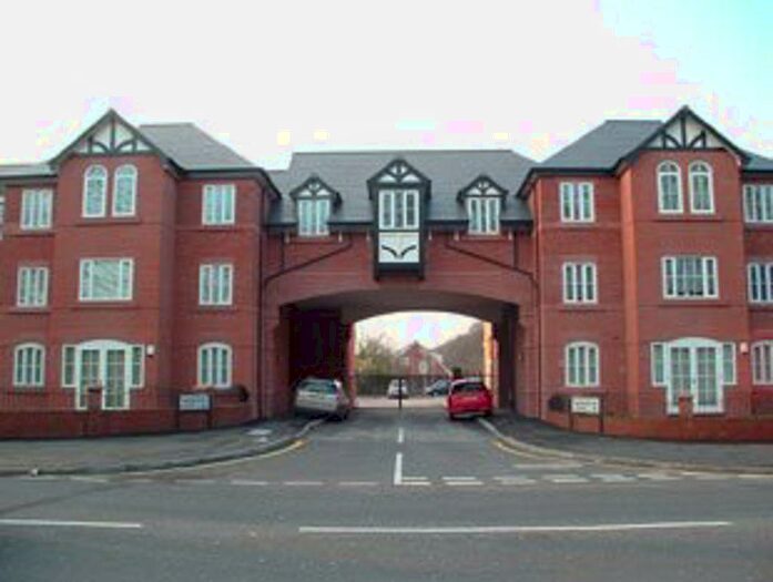 2 Bedroom Apartment To Rent In Woodholme Court, L25