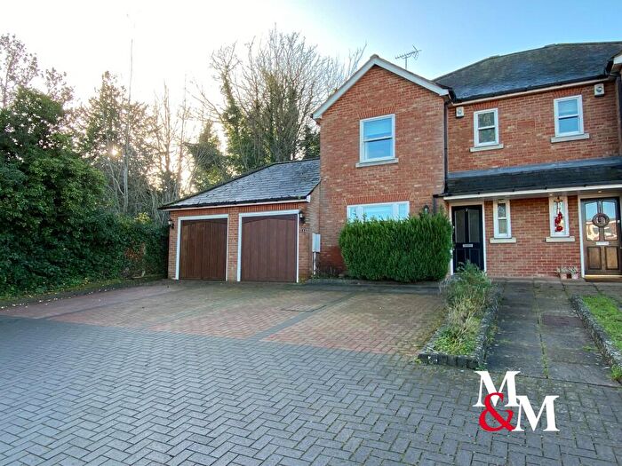 3 Bedroom Semi-Detached House To Rent In Church Green Mews, AL5