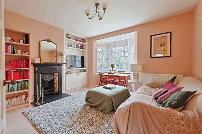 2 Bedroom Flat For Sale In Albion Avenue, London, SW8