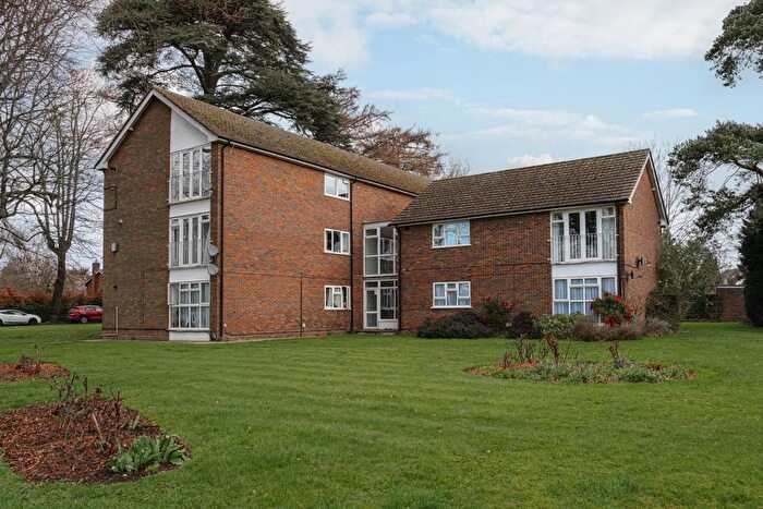 2 Bedroom Flat To Rent In Courtlands Cresent, Banstead, SM7