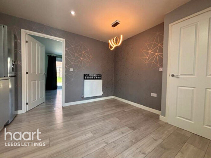 3 Bedroom Semi-Detached House To Rent In Hindscarth Way, Leeds, LS9