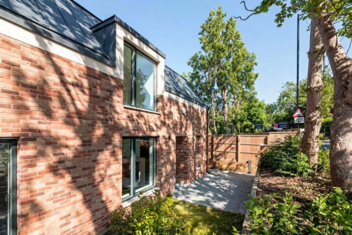 3 Bedroom House For Sale In Hermitage Place, SE19