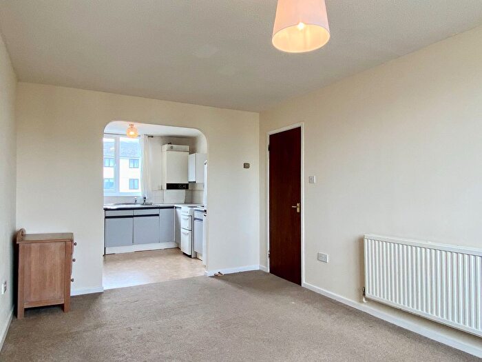 1 Bedroom Flat To Rent In Russell Street, Swansea, SA1