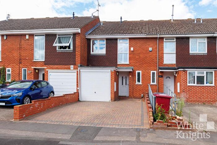 3 Bedroom Terraced House For Sale In Windrush Way, Reading, Berkshire, RG30