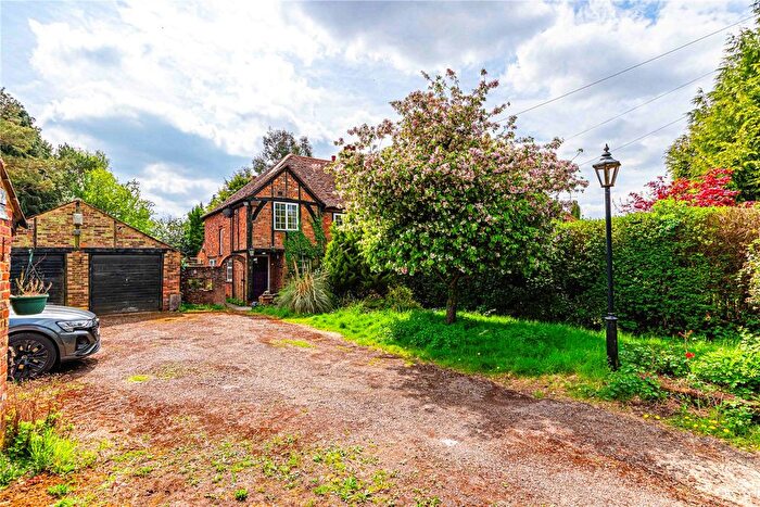 3 Bedroom Semi-Detached House For Sale In Barnes Lane, Kings Langley, Hertfordshire, WD4