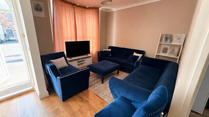 4 Bedroom Terraced House To Rent In Haselbury Road, Edmonton, N18