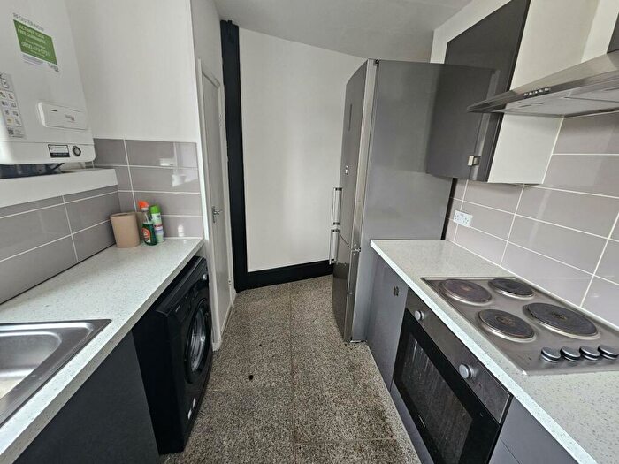3 Bedroom Flat To Rent In Moor Grange View, Leeds, LS16