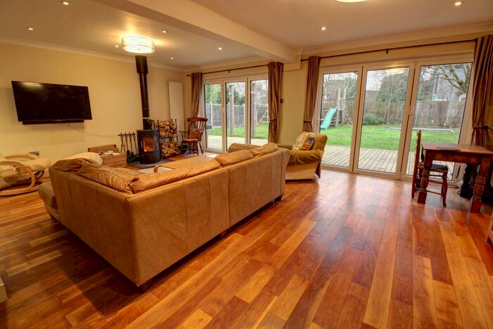 5 Bedroom Detached House For Sale In Shortheath Lane, Sulhamstead, Reading RG7