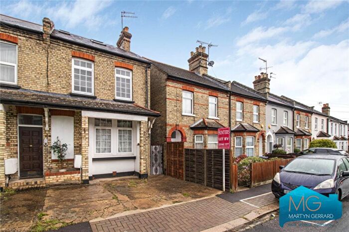 2 Bedroom Apartment For Sale In Lancaster Road, Barnet, Hertfordshire, EN4