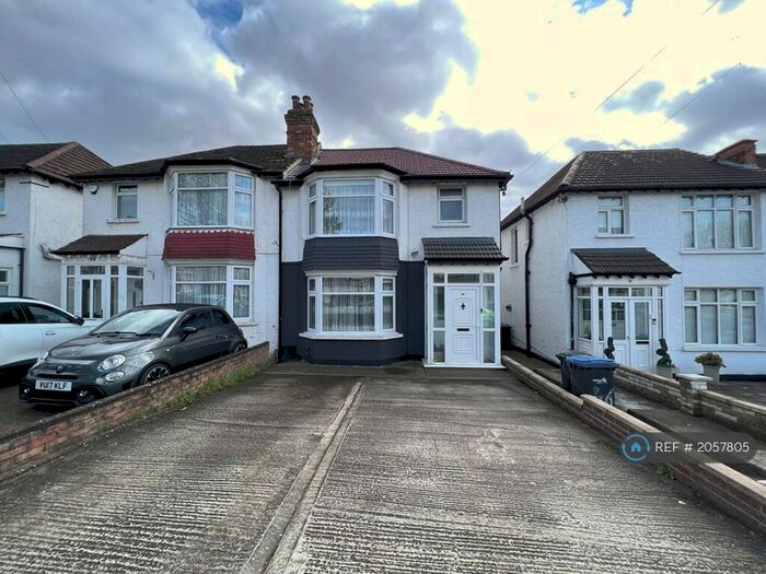 3 Bedroom Semi-Detached House To Rent In Upsdell Avenue, London, N13
