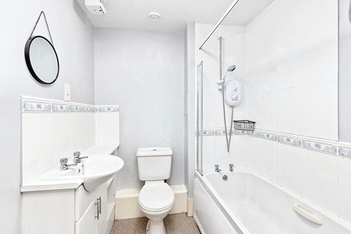 1 Bedroom Flat For Sale In Queens Crescent, Livingston, EH54