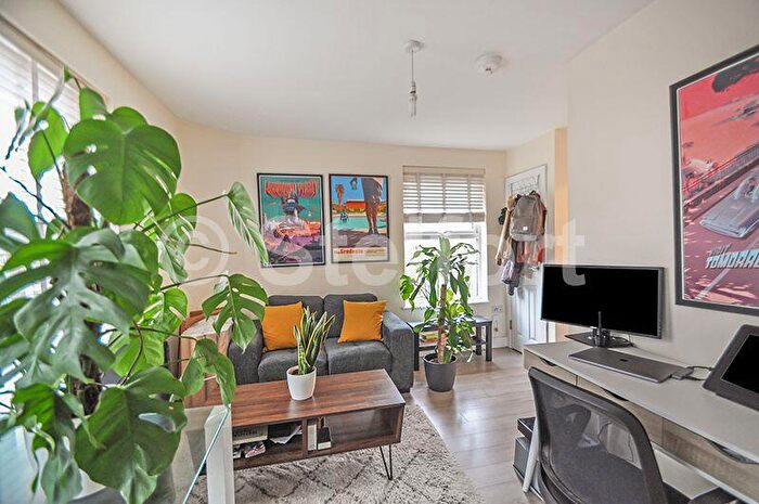 1 Bedroom Flat To Rent In Holloway Road, London, N19