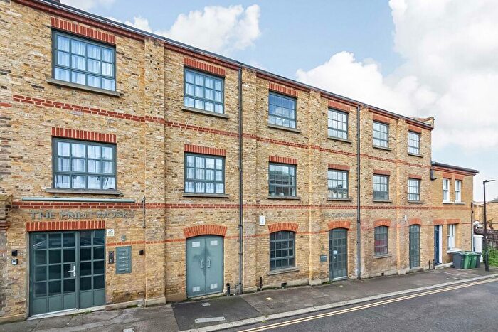 2 Bedroom Apartment To Rent In Nettlefold Place, West Norwood, SE27