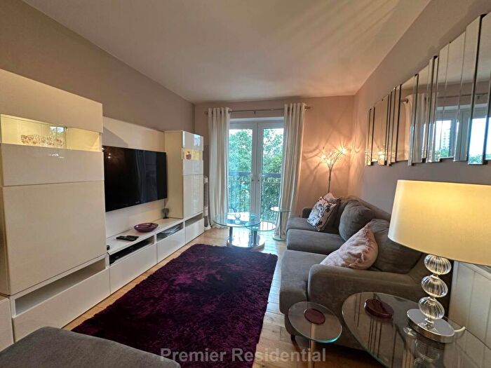 2 Bedroom Apartment To Rent In Quince House, Salford, M6