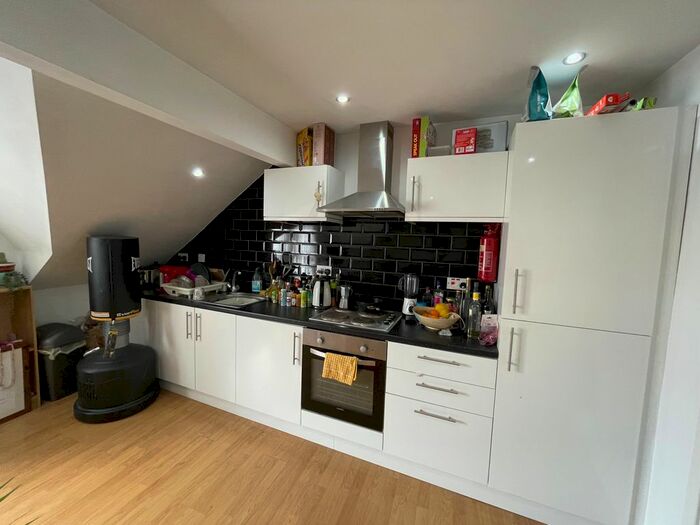 1 Bedroom Flat To Rent In Pen-Y-Lan Road, Cardiff, CF24