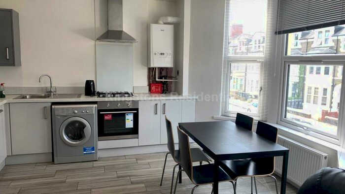 3 Bedroom Apartment To Rent In Colum Road, Cathays, CF10