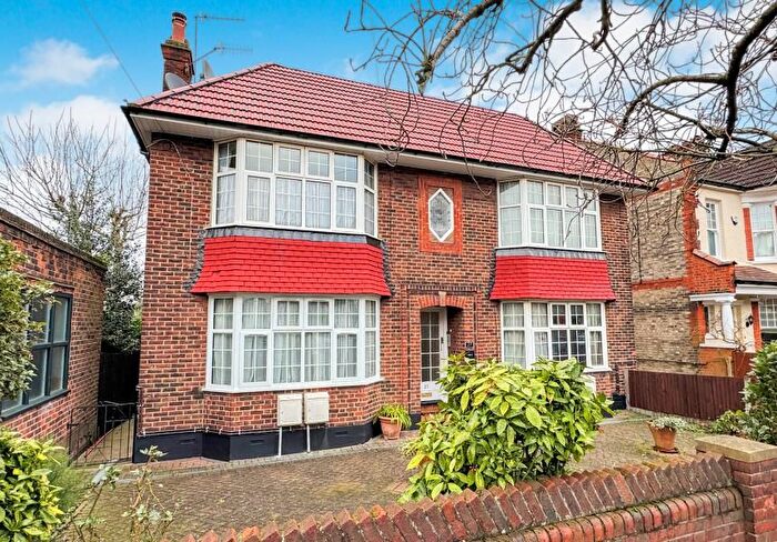 2 Bedroom Flat To Rent In Park Avenue, Finchley, N3