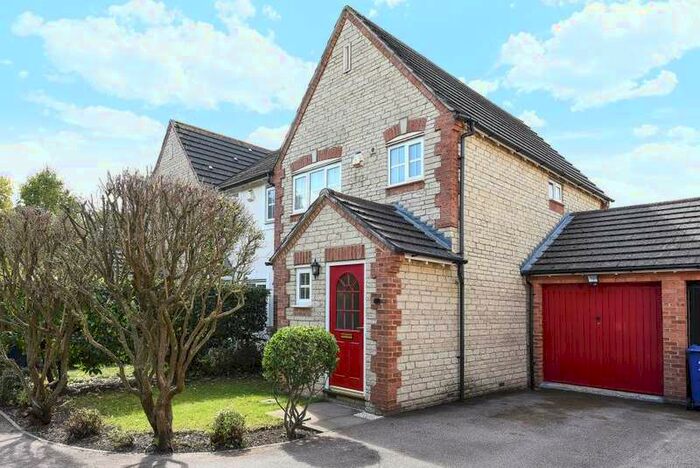 3 Bedroom Semi-Detached House To Rent In Bure Park, Bicester, OX26