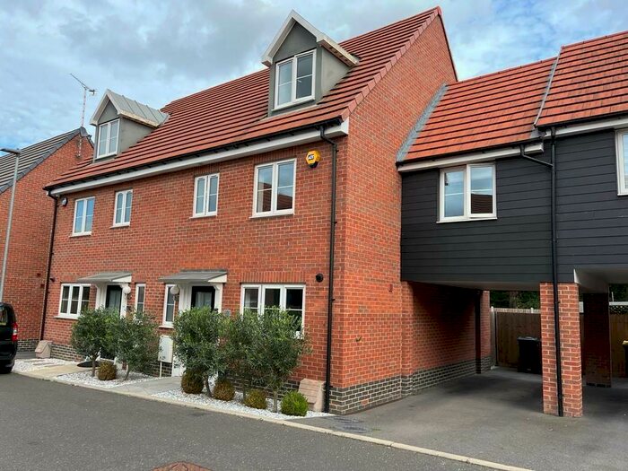 5 Bedroom Semi-Detached House To Rent In Pond Chase, Hockley, SS5