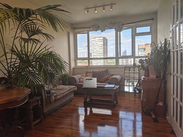 2 Bedroom Flat For Sale In Dagnall Street, London, SW11