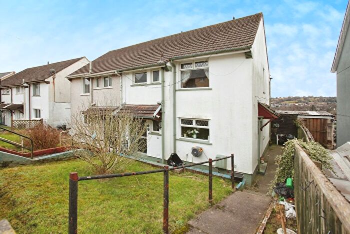 3 Bedroom Semi Detached House For Sale In Lloyd Avenue, Crumlin, Newport, NP11